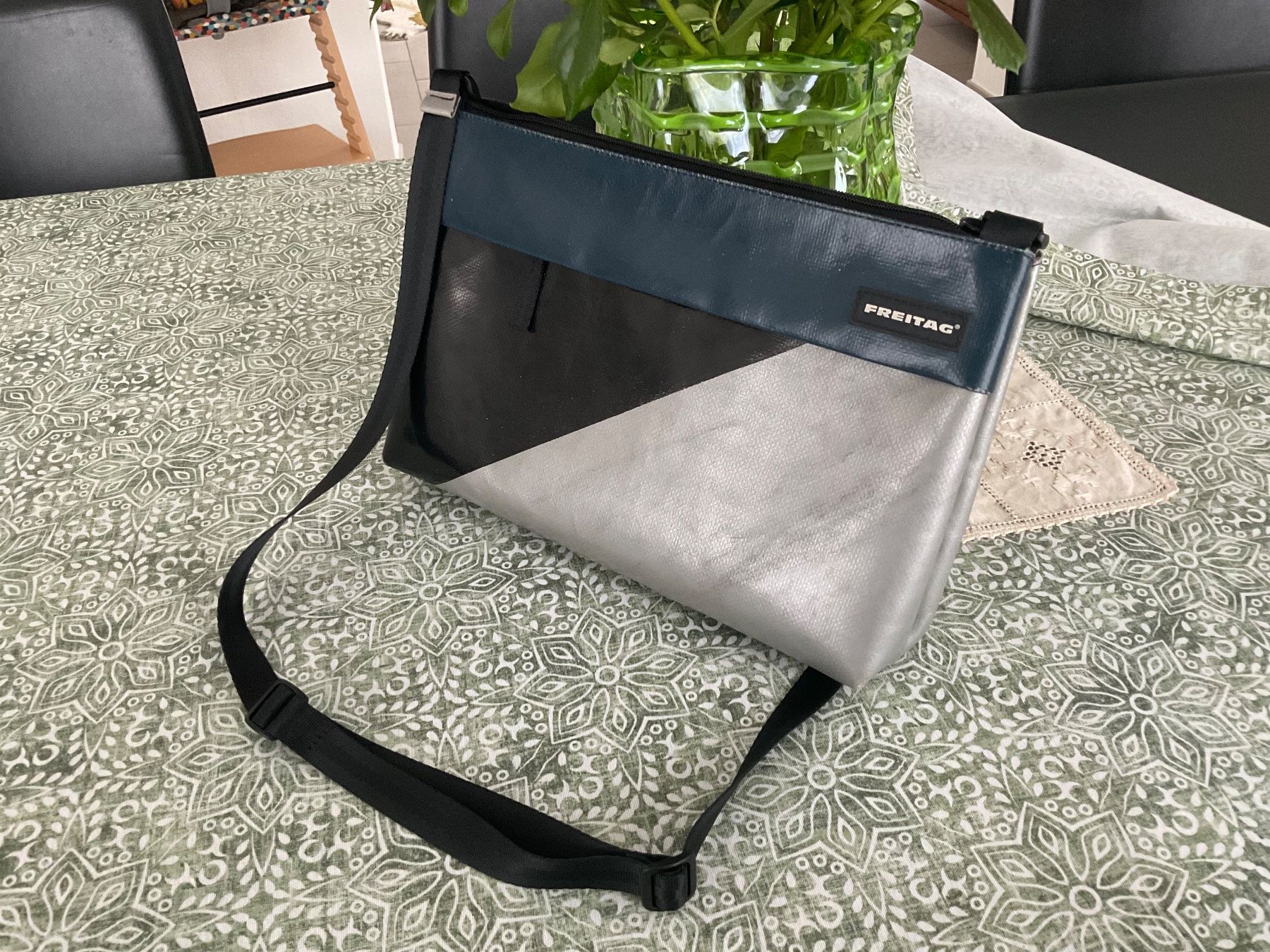 Freitag Borse da donna: Sac Freitag LOU F553 – Usato da Renens Vd venduto da Cm1020