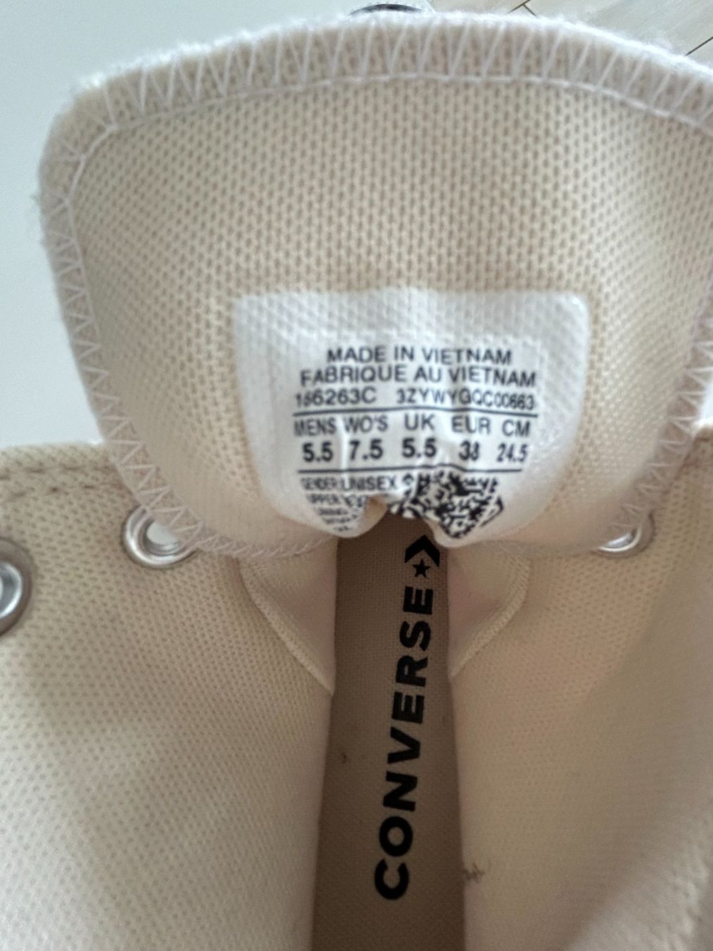 Converse Damenschuhe: Converse Sneaker – Neu (gemäss Beschreibung) aus Biel-Benken BL von ser_z25x 1