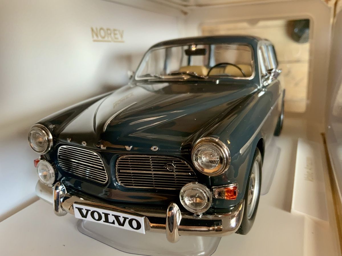 Volvo Modellini d'auto: VOLVO AMAZON KOMBI 1966 GRAU MASSSTAB 1:18  – Nuovo e nell'imballaggio originale da Erlenbach i. S. venduto da MB-Next-Level 6