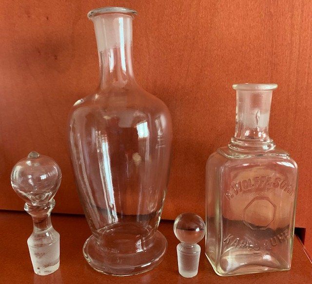 Caraffe: 2 antike Glasgefässe mit geschliffenen Stopfen ca. 1930 – Usato da Gundetswil venduto da Egro100 1