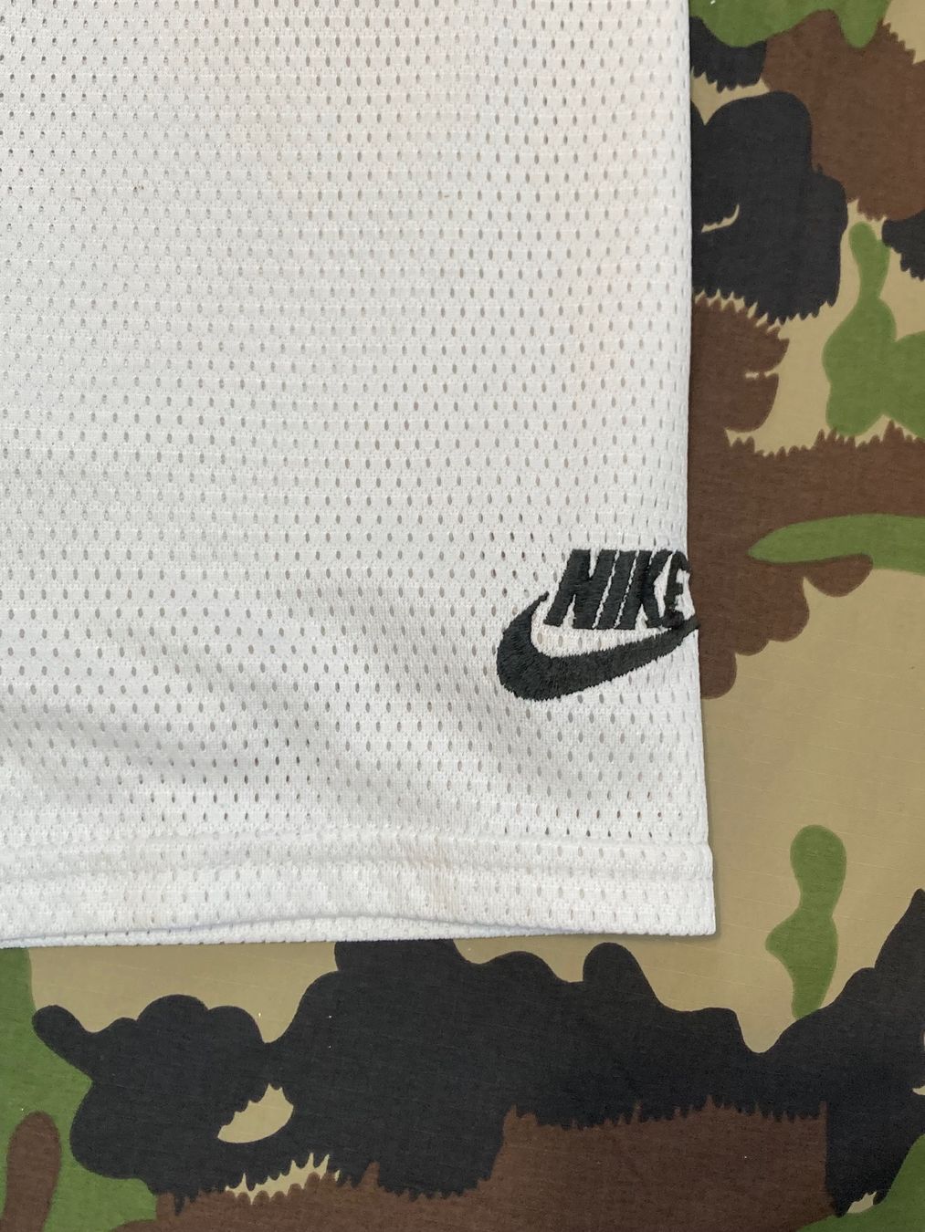 Nike Pantaloni: Vintage 90s Nike Short Sz L – Usato da Zürich venduto da le_souk 2