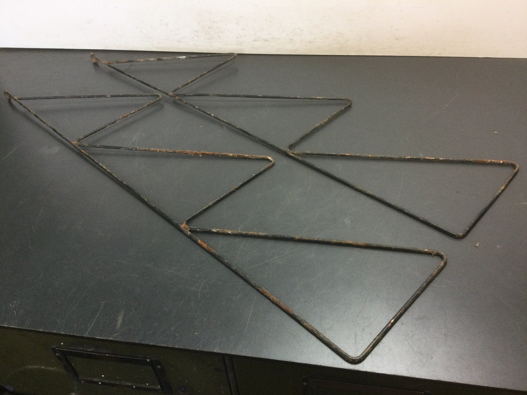 Outils anciens: Gebrauchte rostige String Tablarhalter – D'occasion à Wangen SZ par kuriosum12 2