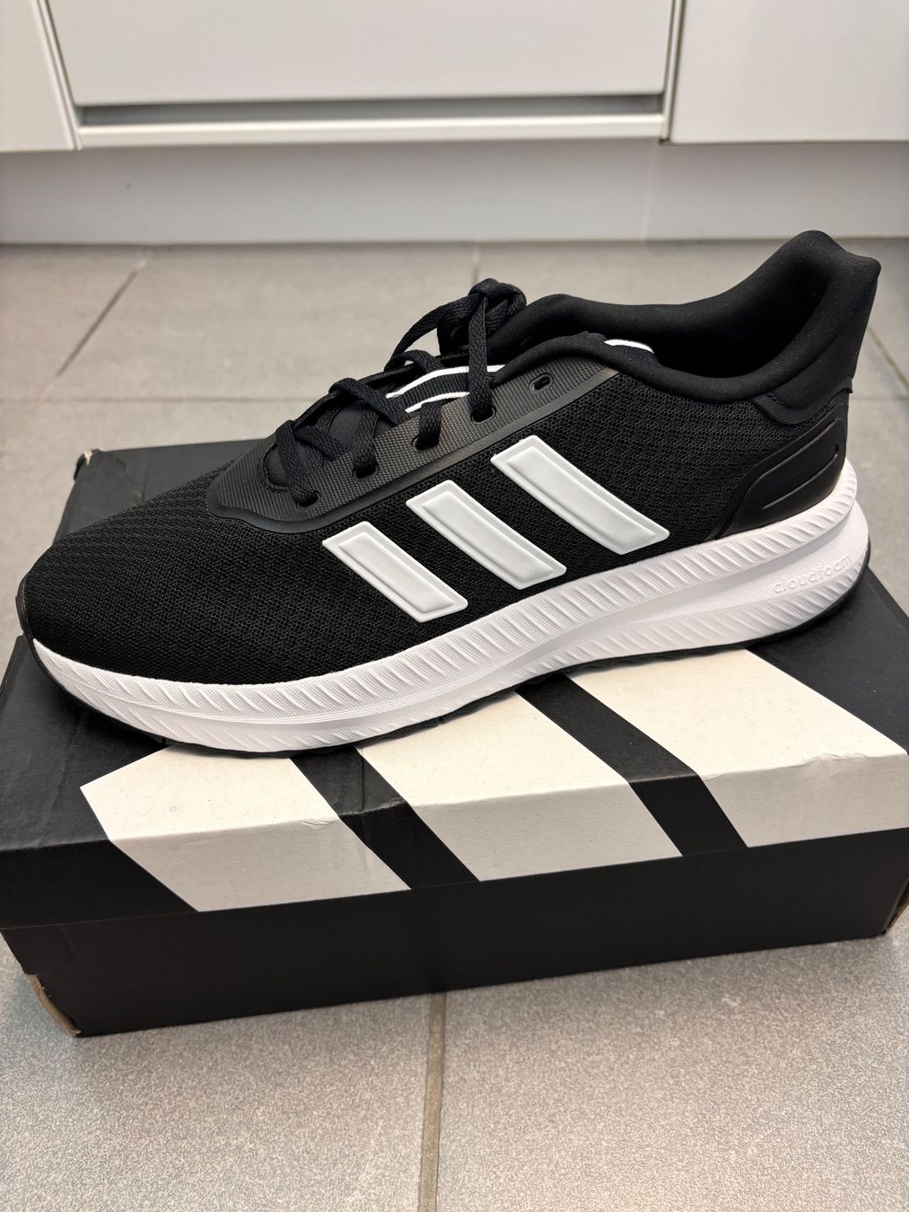 Adidas Herrenschuhe: Adidas Sneakers – Neu und originalverpackt aus Zürich von mc_mike77
