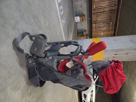 Guter Zustand: Macpac Kindertrage, ideal für Wanderungen!