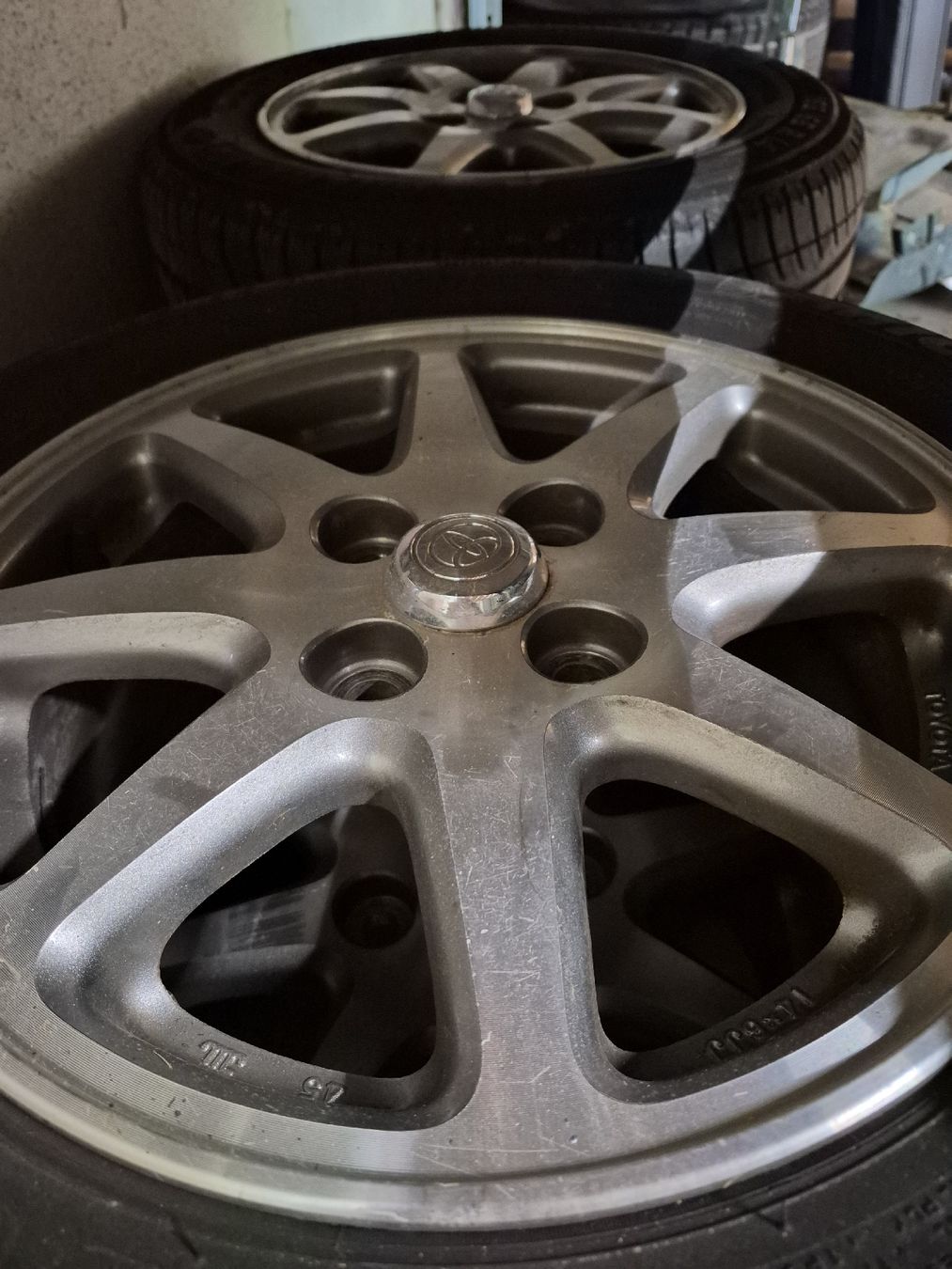 Toyota Felgen: 4x Sommerreifen mit Alufelgen 185/65 R14 Michelin  – Gebraucht aus Brülisau von jewelrybonney