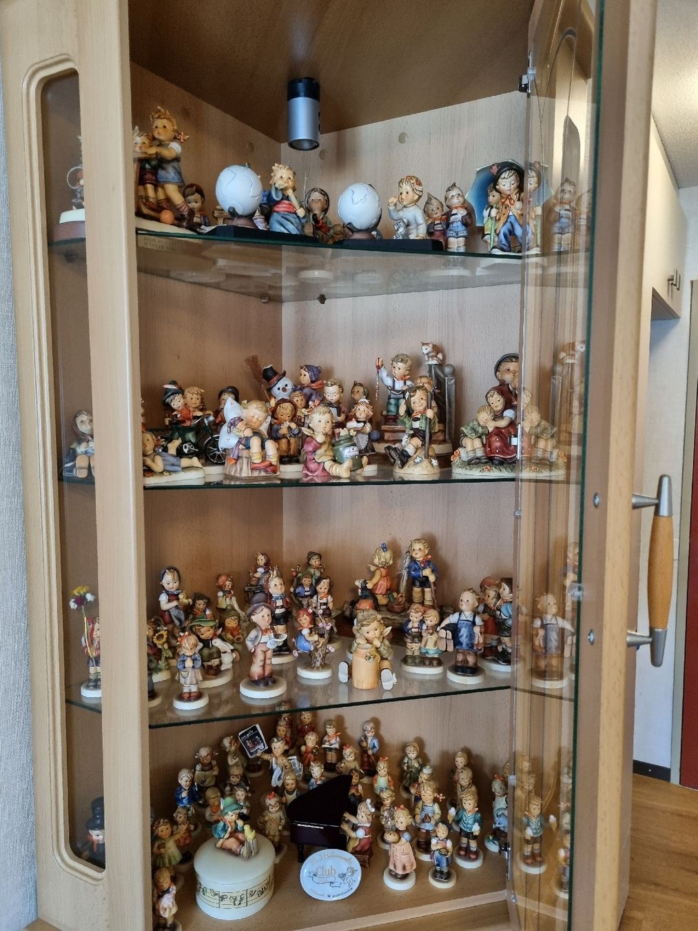 Hummel Figurines: Grosse Hummelsammlung – D'occasion à reitnau par Oktober4 2