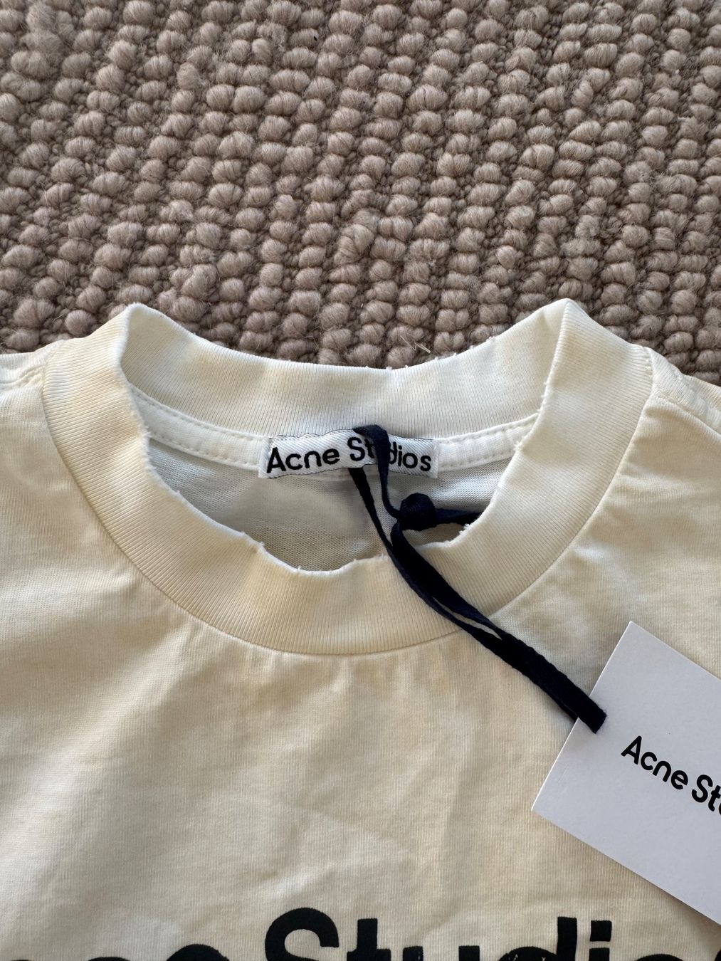 Acne Studios T-Shirts: Acne Studios T-Shirt, Gr. S, weiss – Neu (gemäss Beschreibung) aus Triesen von dardaleni 2