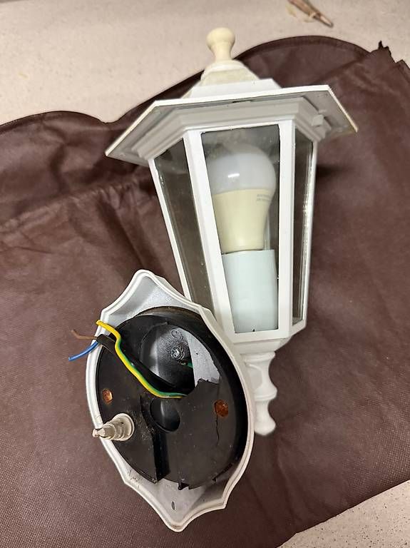 Lampade: Außenwandleuchte im Laternenstil – Usato da Wollerau venduto da elefteraki