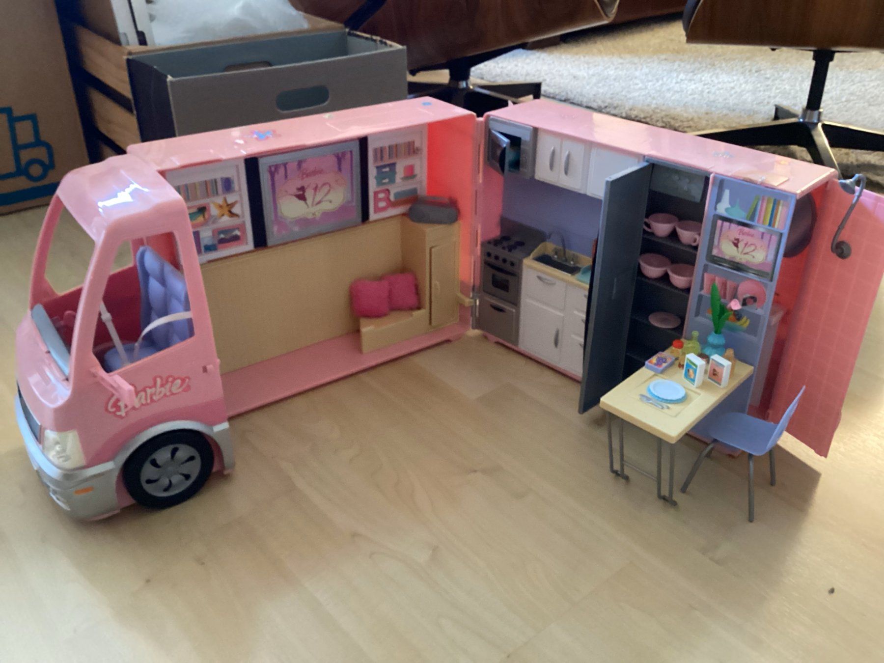 Spielzeuge: Grosser Barbie Camper Bus Pink – Gebraucht aus Zürich von  1