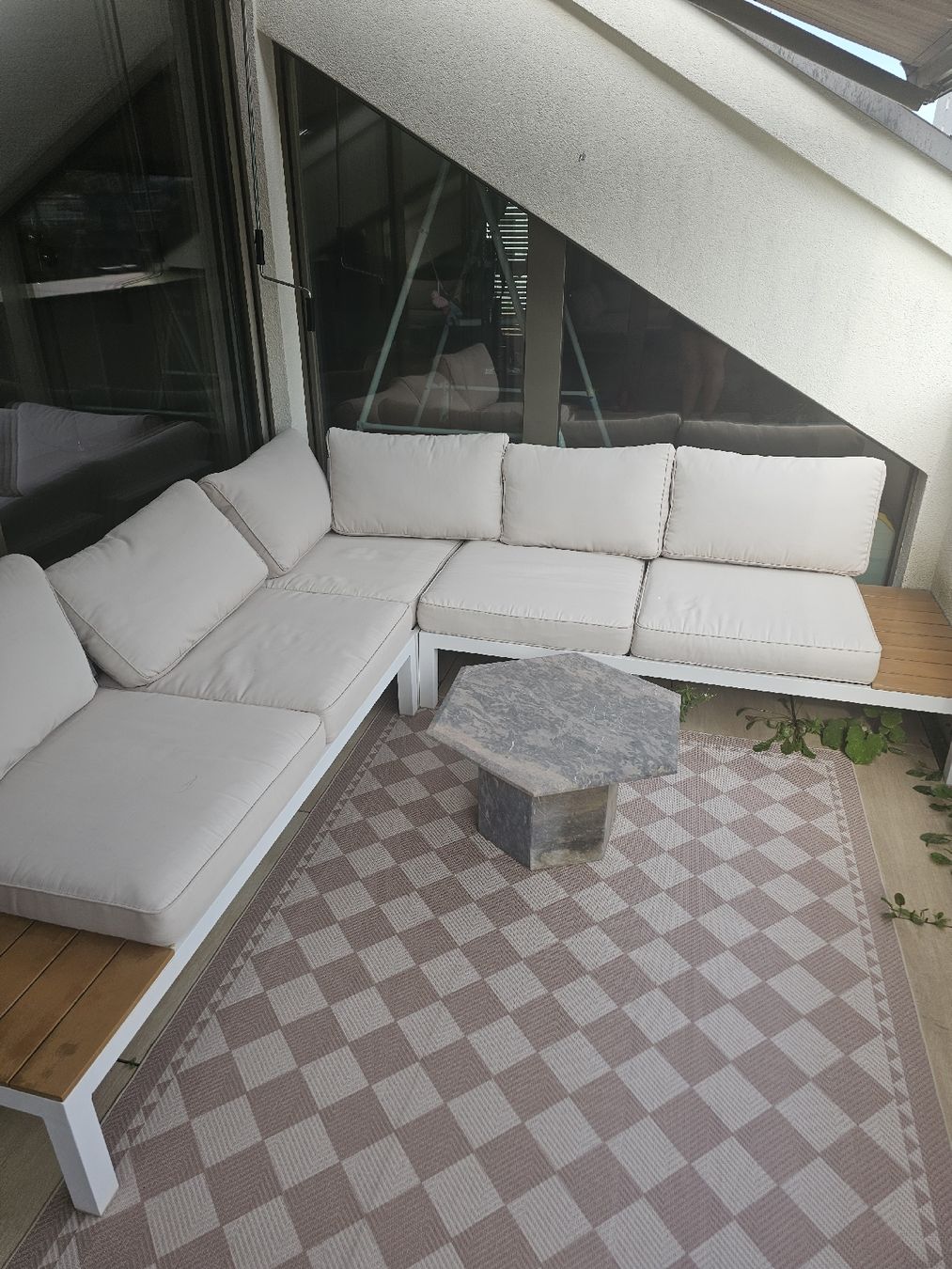 Livique Sofas: Lounge von Livique – Gebraucht aus Zürich von yasemiin