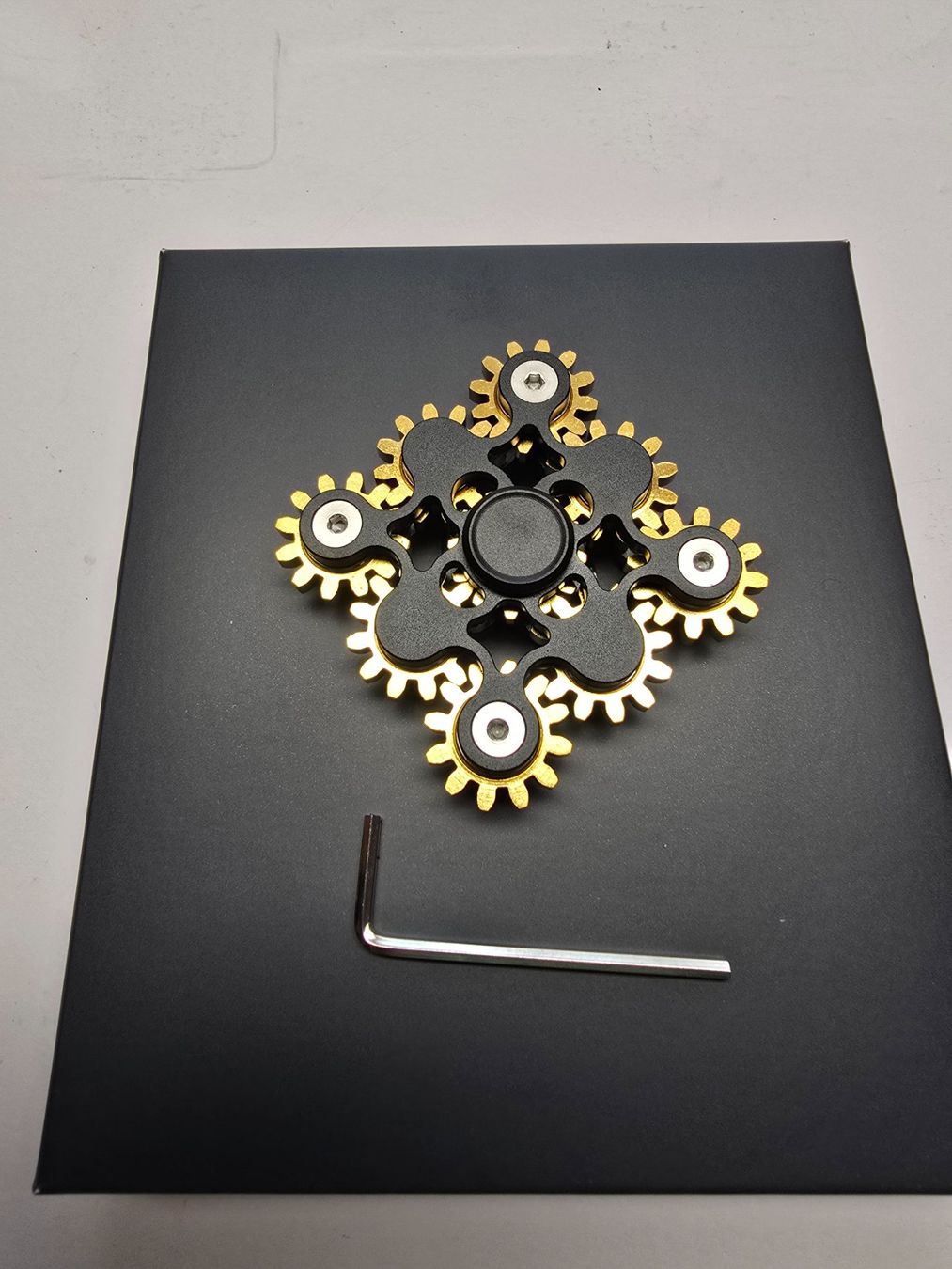 Jouets: Fidget-Spinner mit Messingzahnrädern – Neuf avec emballage d'origine à Balgach par Zwickau01 4