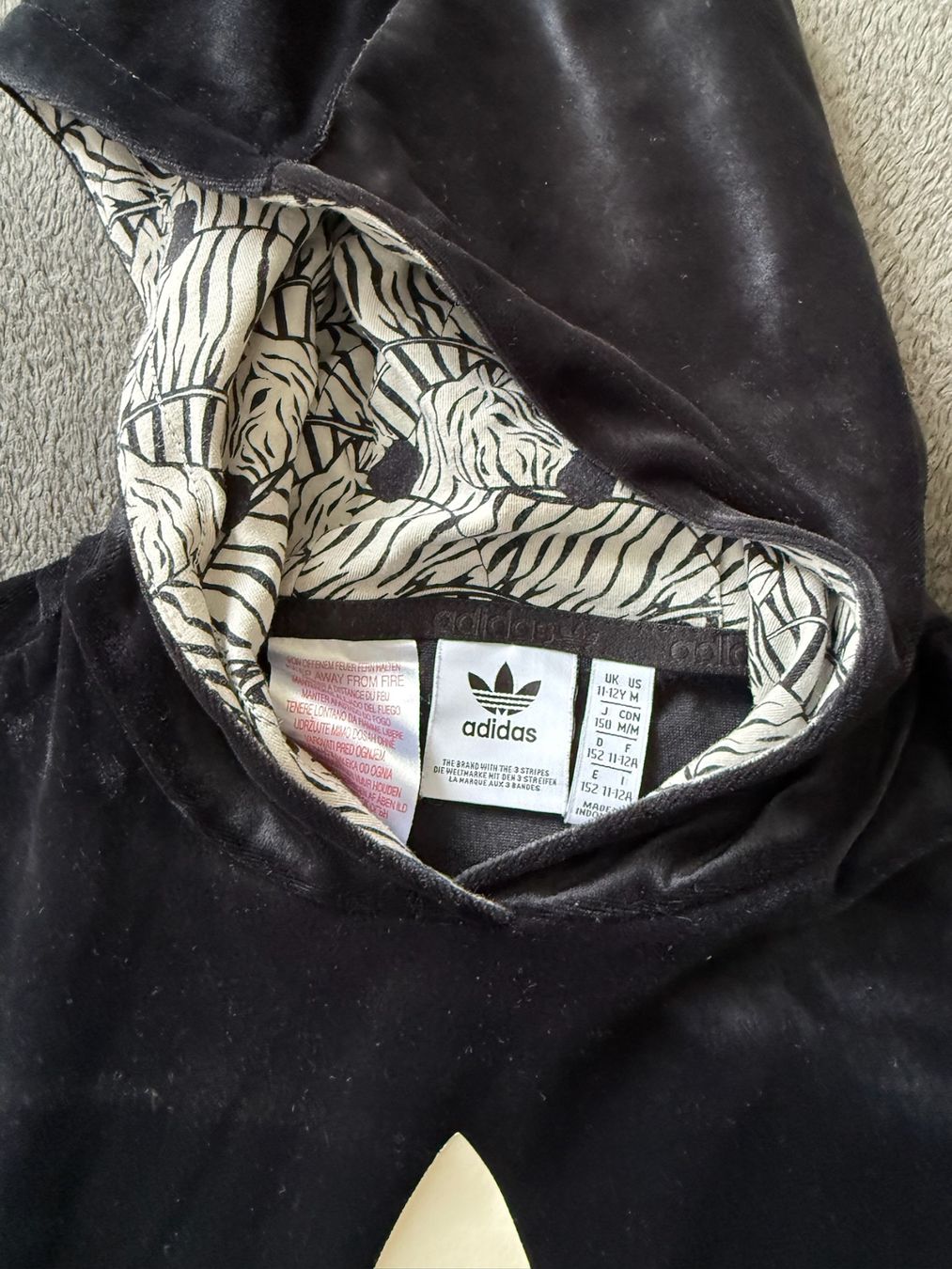 Adidas Maglioni & Felpe: Adidas Kapuzenpullover, Samt, Gr. 152 – Usato da Gamprin venduto da haag15 1