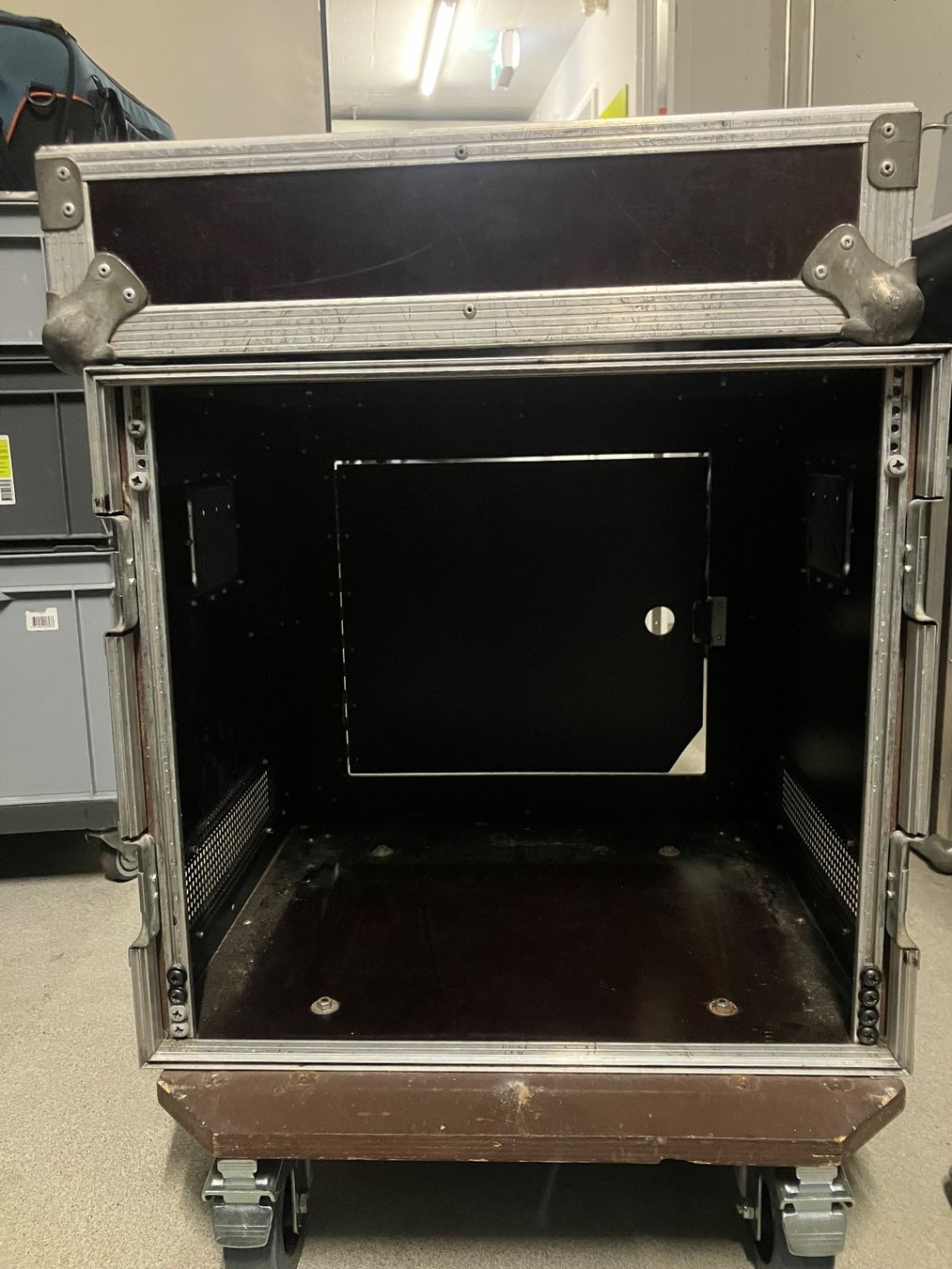 Altri accessori: 10 HE 19"-Rack mit 4 Bluewheel-Rollen – Usato da Winterthur venduto da mikehasler 3