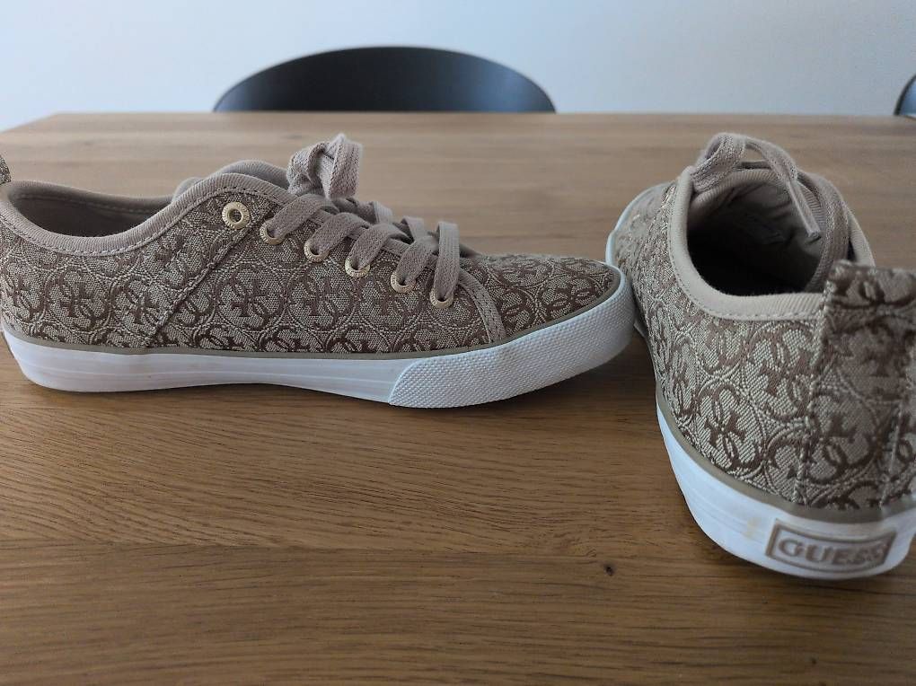 Scarpe da donna: Guess Schuhe  – Usato da Aarburg venduto da Noemi.H 2