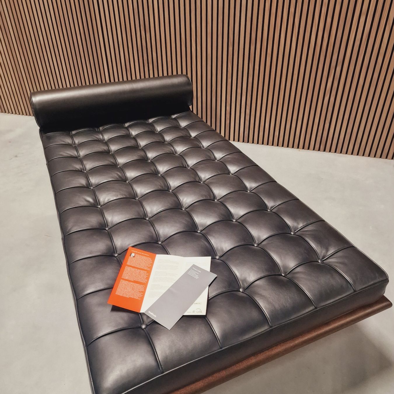 Sedie a sdraio: Knoll Barcelona Daybed – Nuovo e nell'imballaggio originale da Zürich venduto da Nexclusives.com
