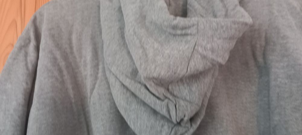 Pulls & Sweat-shirts: 1 pull a capuche  et  longues manches(unisexe) – D'occasion à Miecourt par Marly1 3