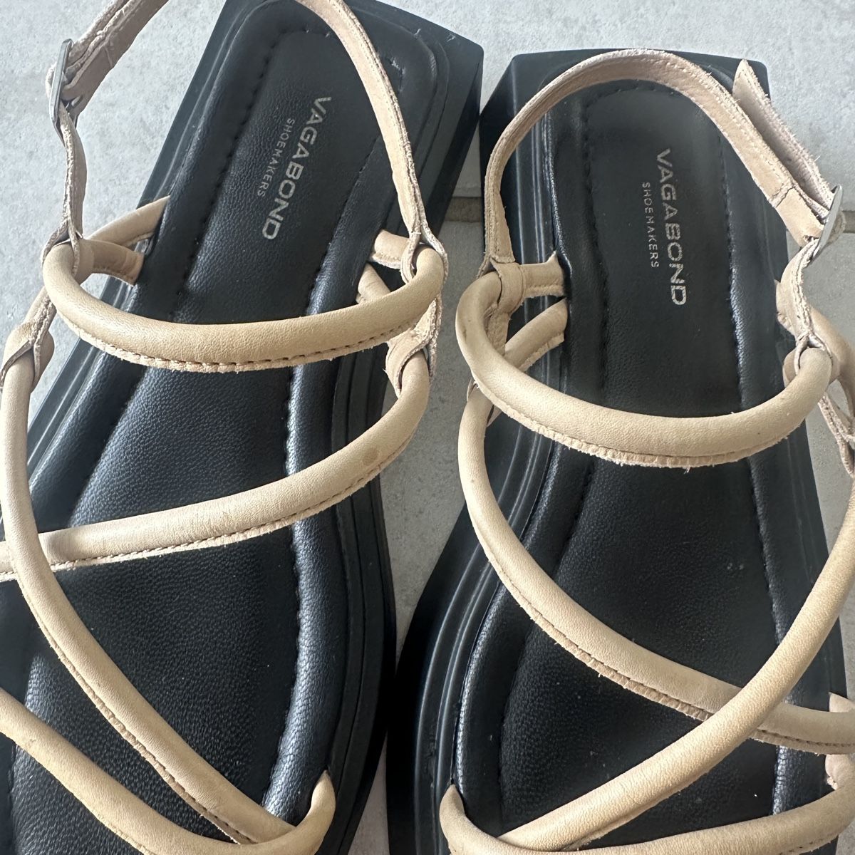 Vagabond Scarpe da donna: BEIGE CHUNKY PLATFORM SANDALS – Usato da Zofingen venduto da JumpInVintage 2