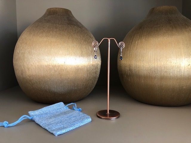 Orecchini pendenti & Orecchini a lobo: Orecchini in argento e zirconi blu – Nuovo (secondo la descrizione) da Davesco-Soragno venduto da dvf_7h6d 1