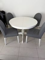 Table extensible et 4 chaises