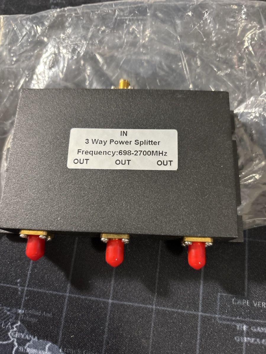 Radiocomunicazione: 3 WAY POWER SPLITTER 698-2700MHZ – Nuovo e nell'imballaggio originale da Ollon VD venduto da Gibbs69