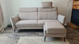 Neues 2.5-Sitzer Sofa mit Boxspringfederung & Hocker