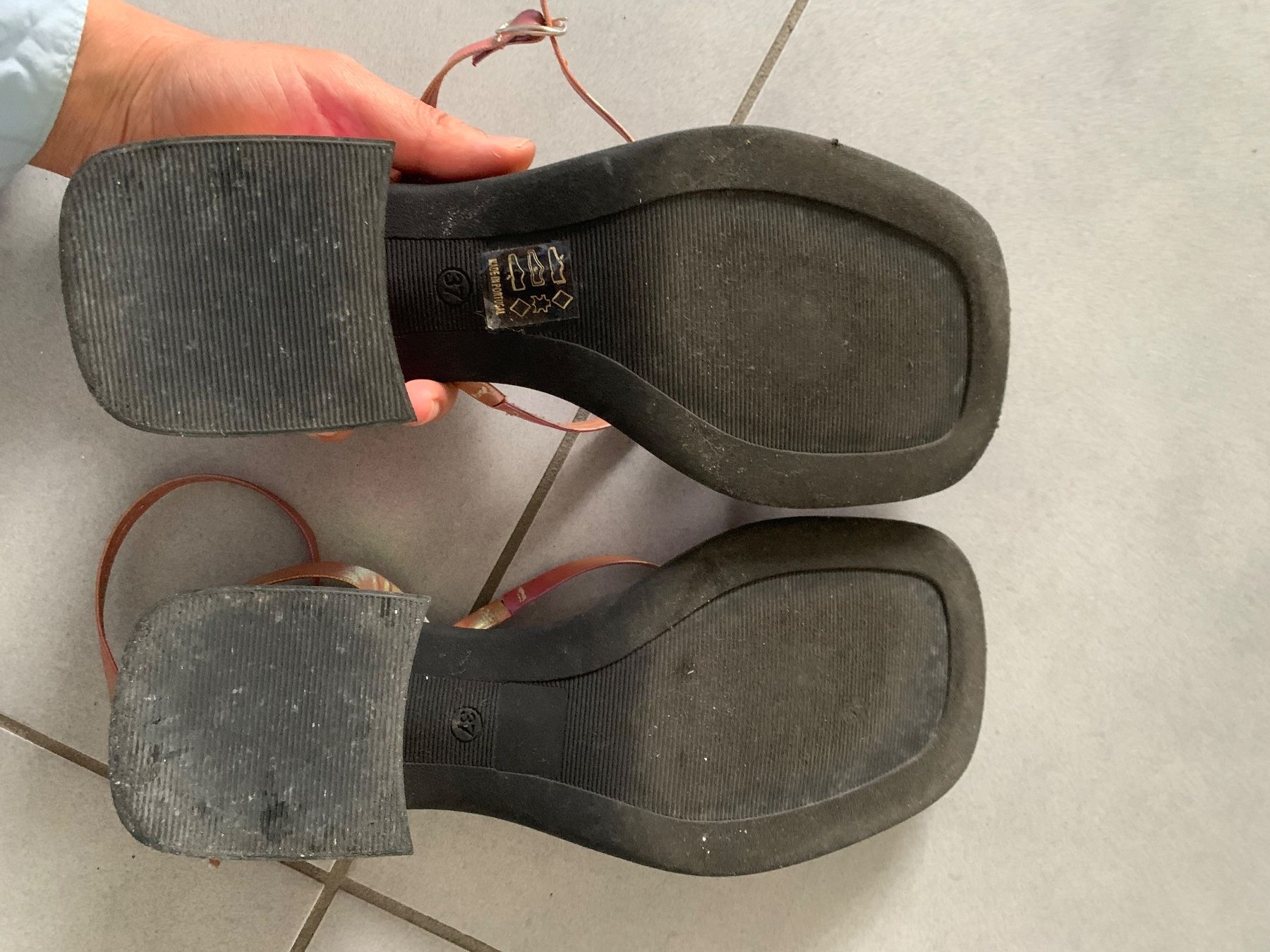 Scarpe da donna: Sandales en cuir irisé Pavement – Usato da Genève venduto da rez_c6c6 3