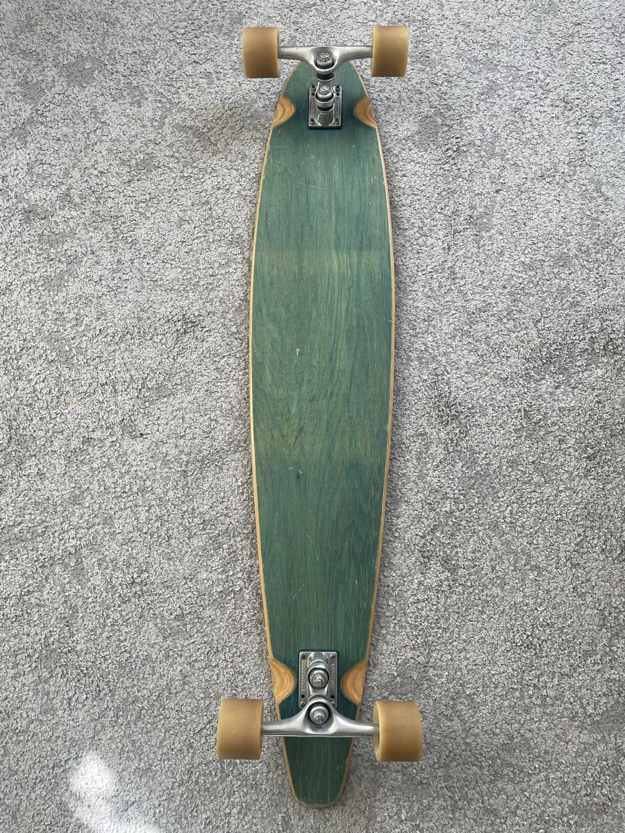 Skateboards: Longboard mit Doublekingpin Trucks – Gebraucht aus Winterthur von T_ron