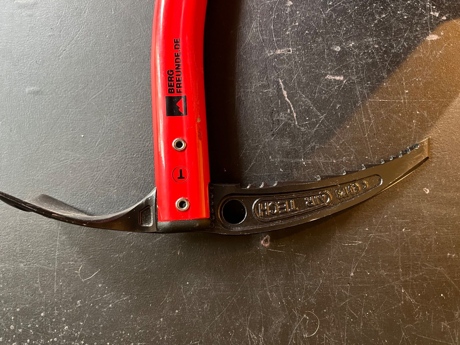Grivel Attrezzatura da arrampicata: Gletscherpickel Grivel 65 cm – Usato da Zürich venduto da JoeFL 1
