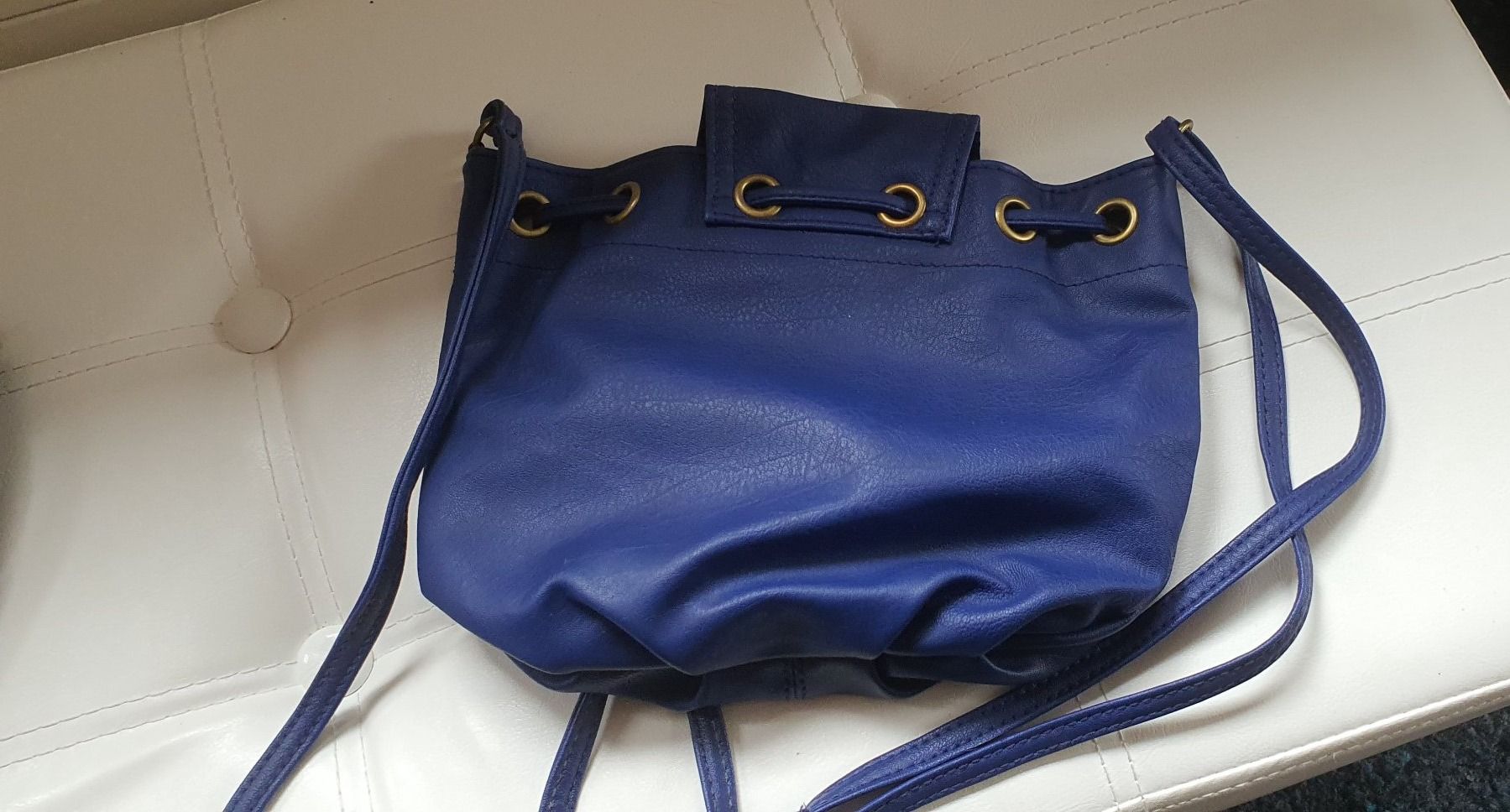Taschen für Damen: Umhängetasche – Neu (gemäss Beschreibung) aus Kandersteg von nvo_65py 1