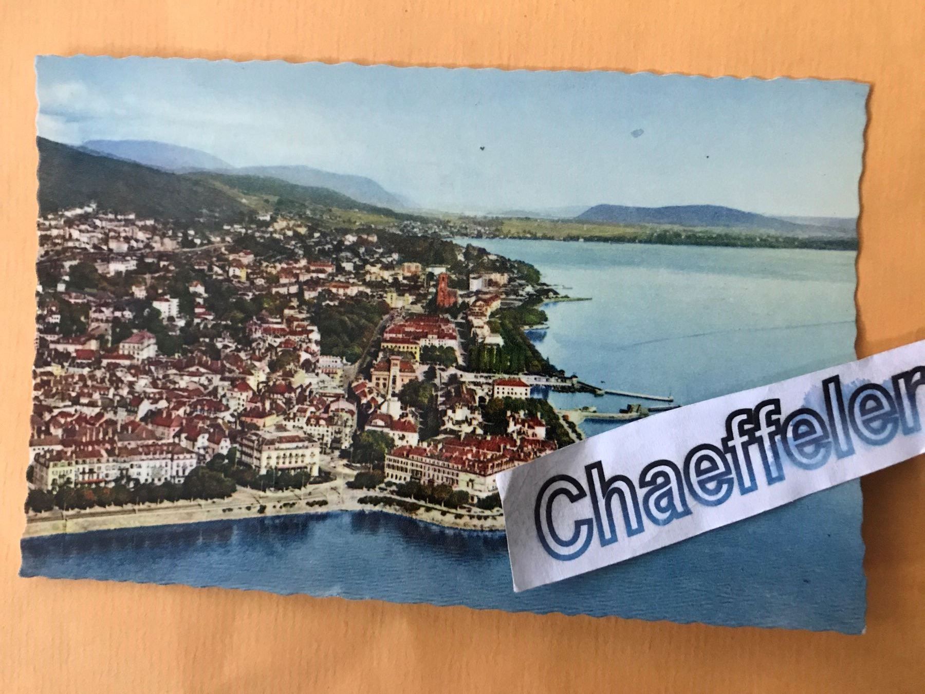Cartoline postali: Neuchâtel. Vue d‘avion – Usato da Zürich venduto da Chaeffeler