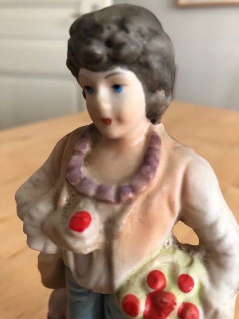 Figuren: Porzellan-Figur junger Mann mit Rosen – Gebraucht aus Basel von romaz61 8