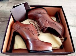 Louis Vuitton Pumps: On Time Lace-up Pump Fall-Winter 2012
