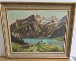 Alpiner Bergsee mit Alphütten – Öl auf Leinwand  Sign. "Frei