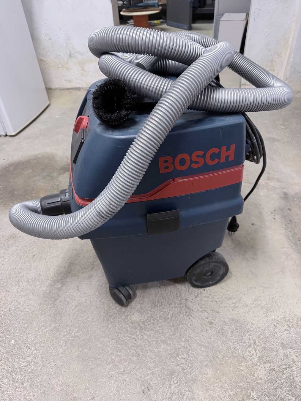 Bosch Staubsauger & Zubehör: Bosch Professional Staub/Nass Sauger – Gebraucht aus Safenwil von ins_6ntm 3