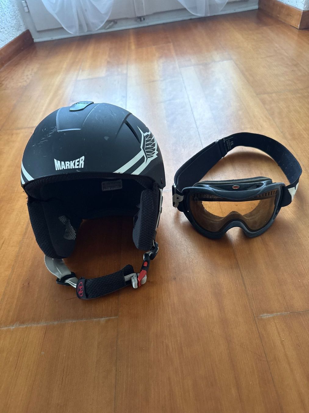 Marker Caschi: Skihelm mit Goggle Marke Marker Schwarz grösse M/58 – Usato da Thalwil venduto da vernasm 3