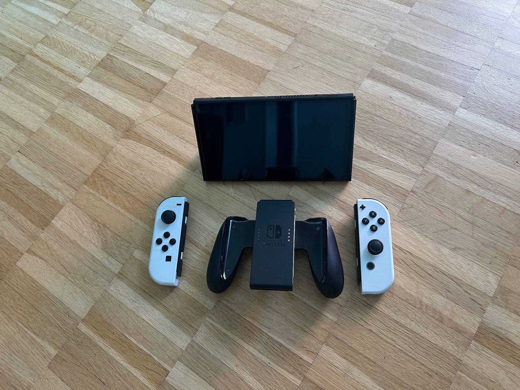 Nintendo Konsolen: Nintendo Switch Oled in weiss – Gebraucht aus Wabern von Anamae 2