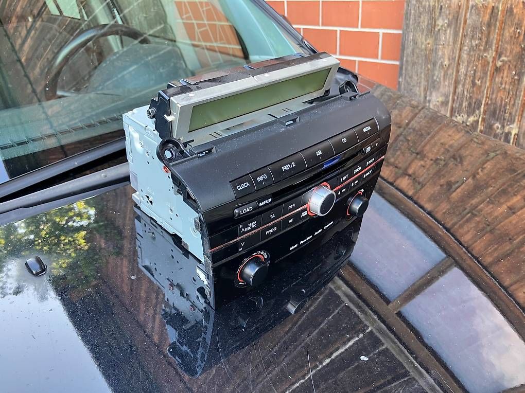 Tutti pezzi di ricambio auto: Autoradio/Bordcomputer: Mazda 3 (2003-2009) – Usato da Niederteufen venduto da F.J.big 1