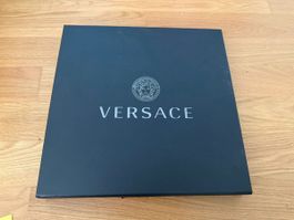 Boîte cadeau Versace noire avec papier de soie logo Medusa