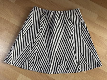 Stradivarius Rock, Gr. S, schwarz-weiss gestreift