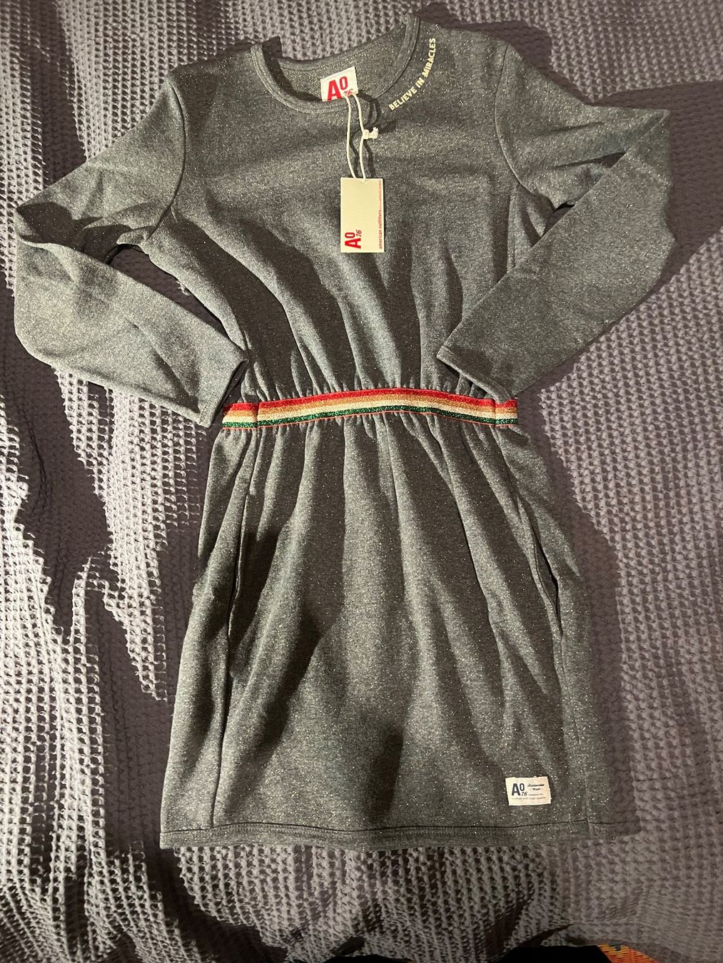 Vestiti & Gonne: AMERICAN OUTFITTERS Kids Robe – Nuovo e nell'imballaggio originale da Genève venduto da Pingus2006