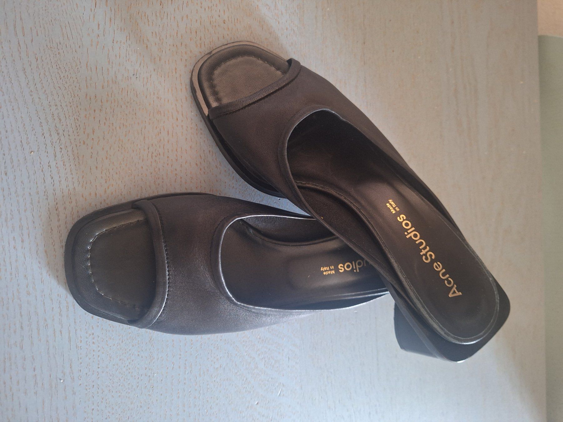Acne Studios Scarpe da donna: Acne Studios offene Leder-Mules Gr. 39, schwarz – Usato da Zug venduto da BibiB