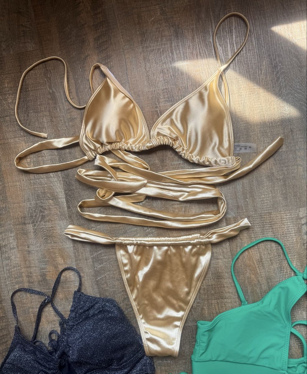 Badekleider & Bikinis: Damen Bikinis Set Gr. 38 / M – Gebraucht aus Lachen SZ von zsucard 1