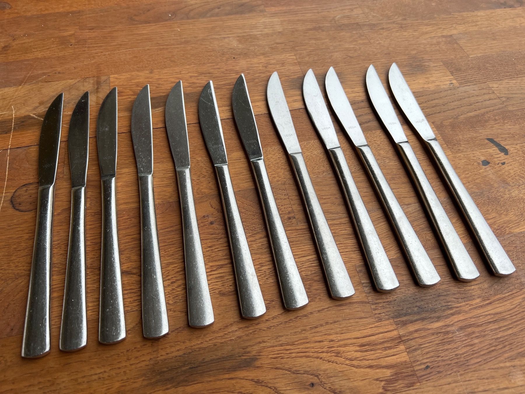 Coltelli: 12 Speisemesser Vega – Usato da Gossau SG venduto da Sombat