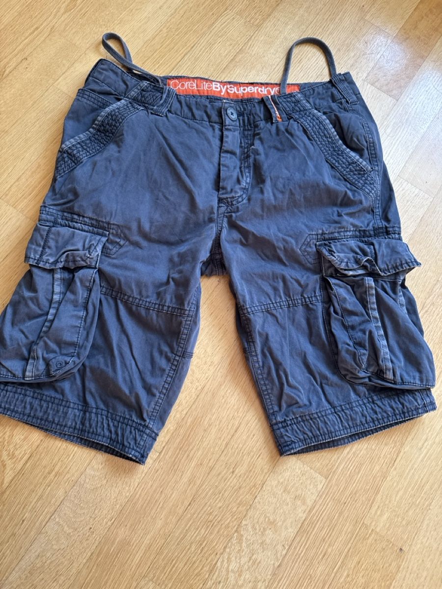 Superdry Hosen: Superdry Shorts Gr. M  – Gebraucht aus Mauren von ducducturi