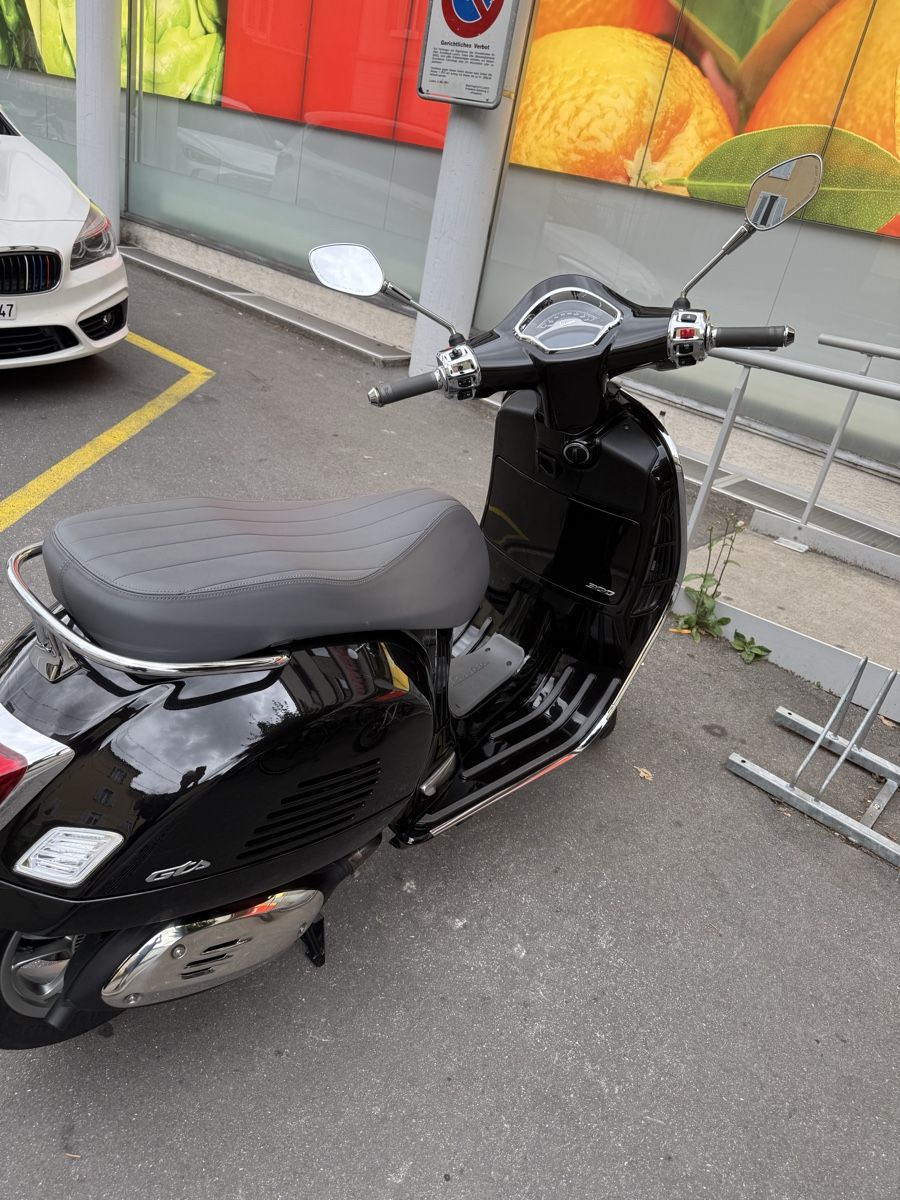 Vespa Scooter: Vespa GTS 300 – Nuovo (secondo la descrizione) da Luzern venduto da TheDoctor05 2