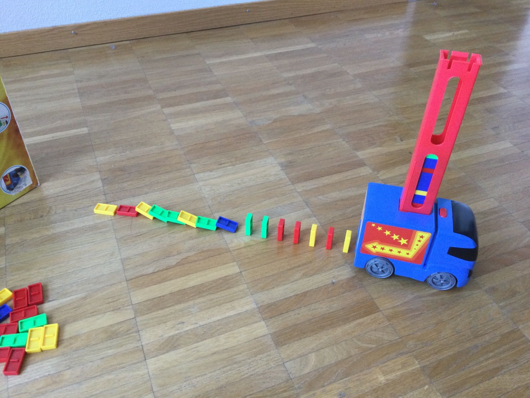 Giocattoli: Domino Extreme Auto Kinder Spielzeug – Usato da Zürich venduto da ShadowVorlon 2