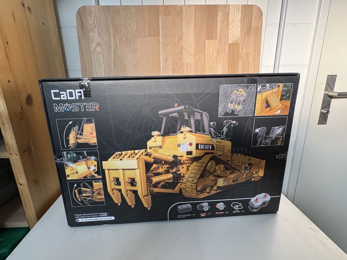 Baukästen: Cada Goliath Bulldozer C61056W ferngesteuert – Neu (gemäss Beschreibung) aus Binningen von  1