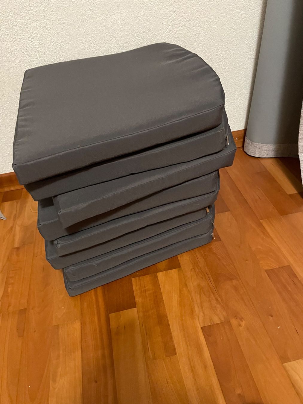 Set di tavolo e panche: Gartentisch mit 8 Stühlen dunkelgrau – Usato da Winterthur venduto da Ciccio73 1