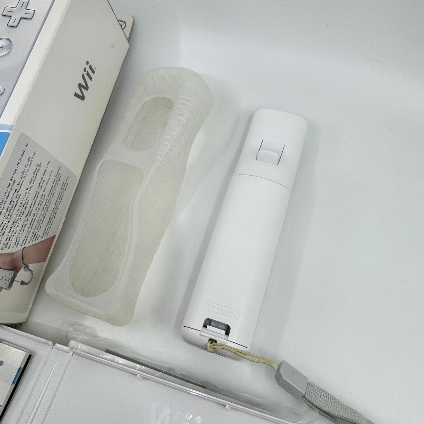 Nintendo Controller: Nintendo Wii Remote Controller inkl. Wii Play – Usato da Herisau venduto da Seyashop1 4