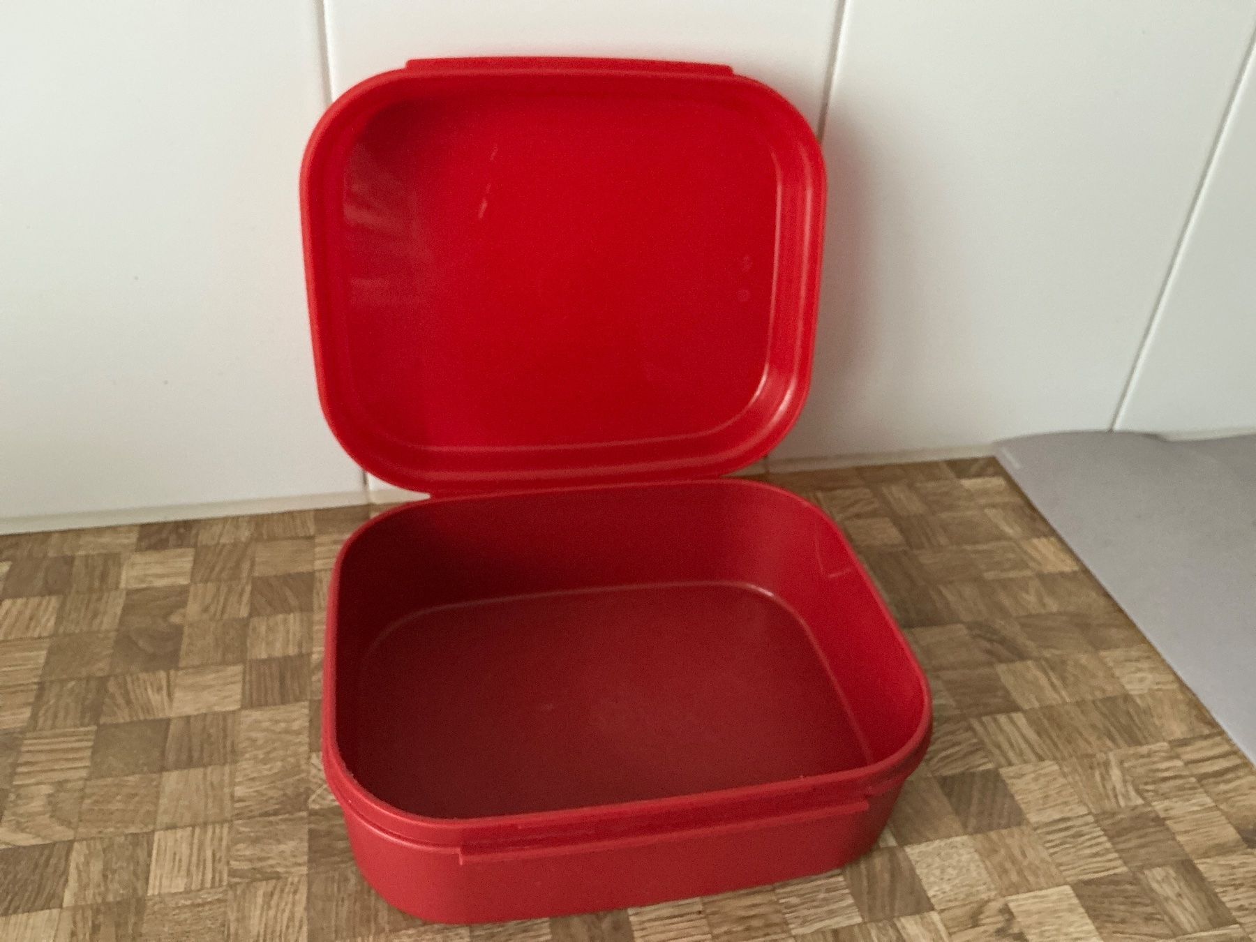 Tupperware Contenitori & Simili: Tupperware Guetzlidose – Usato da Birmensdorf ZH venduto da Hilhan
